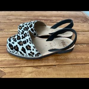 Womens cheetah pons